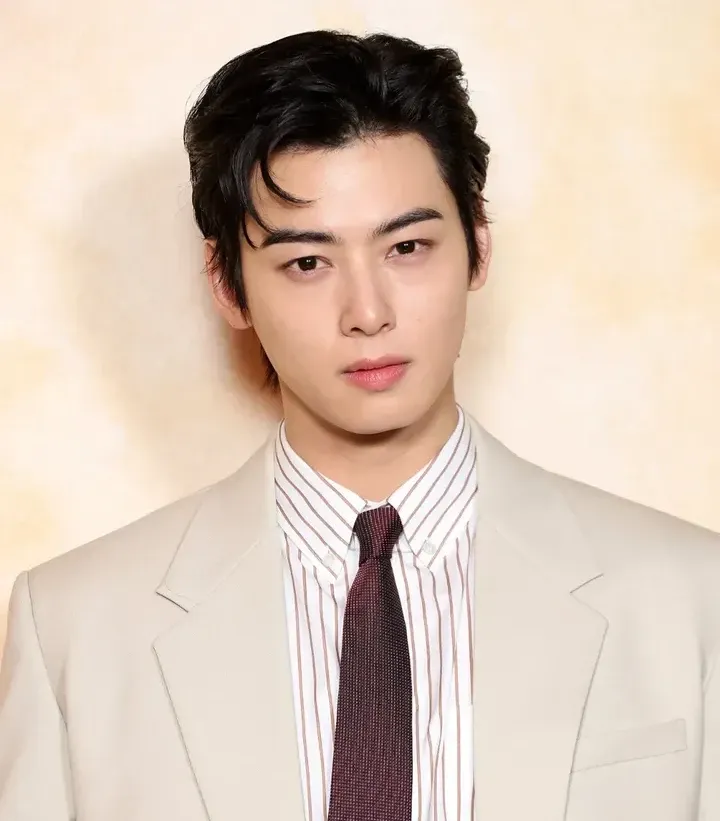 Latest photo of Cha Eunwoo