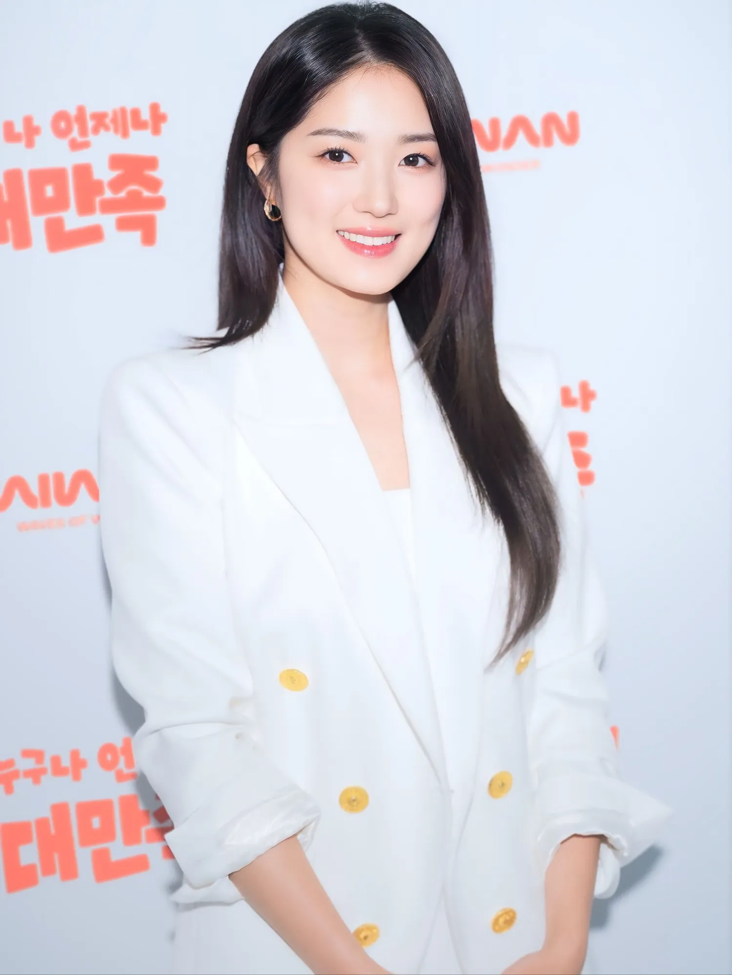 Recent activity shot of Kim Hyeyoon