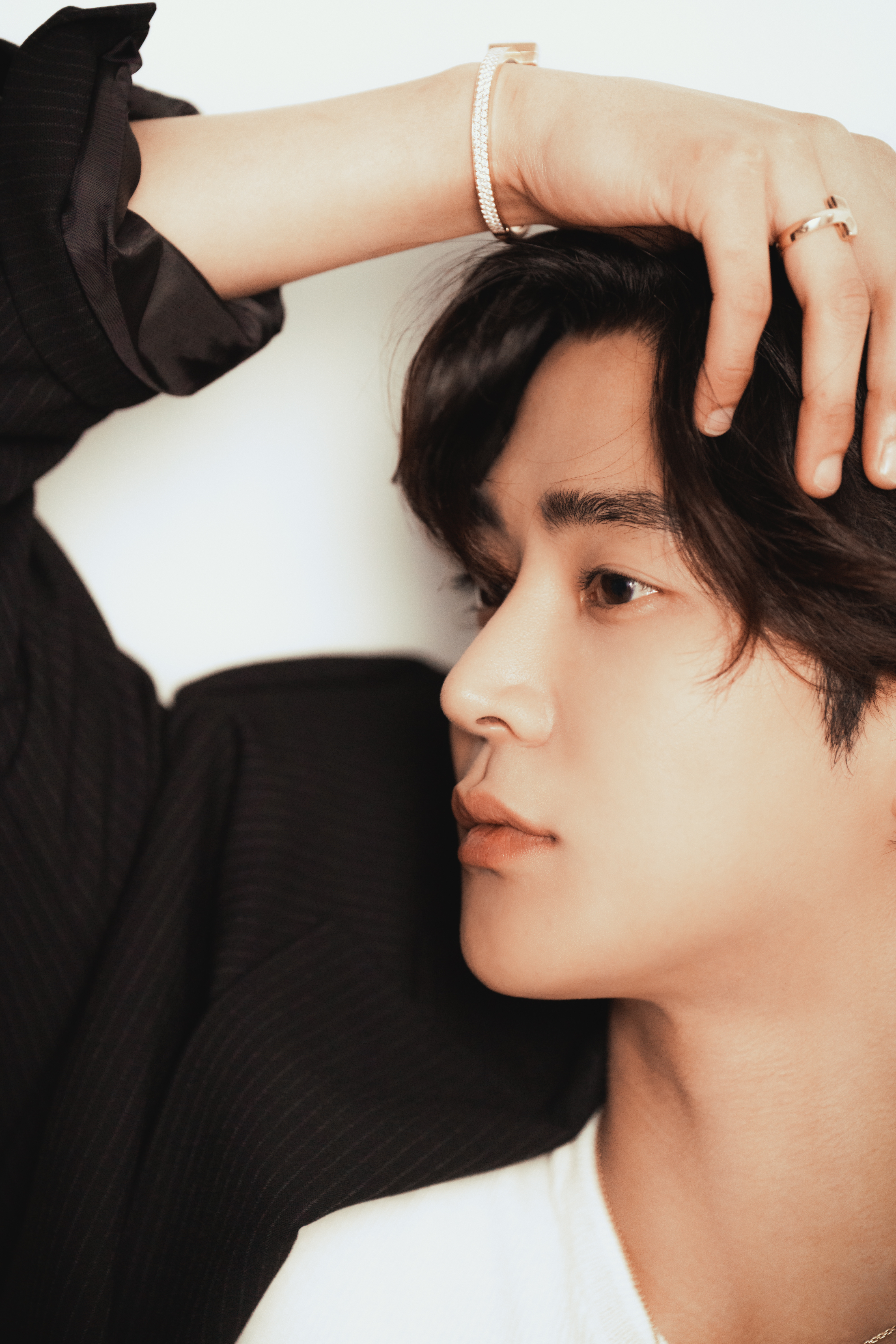 로운의 비하인드 컷