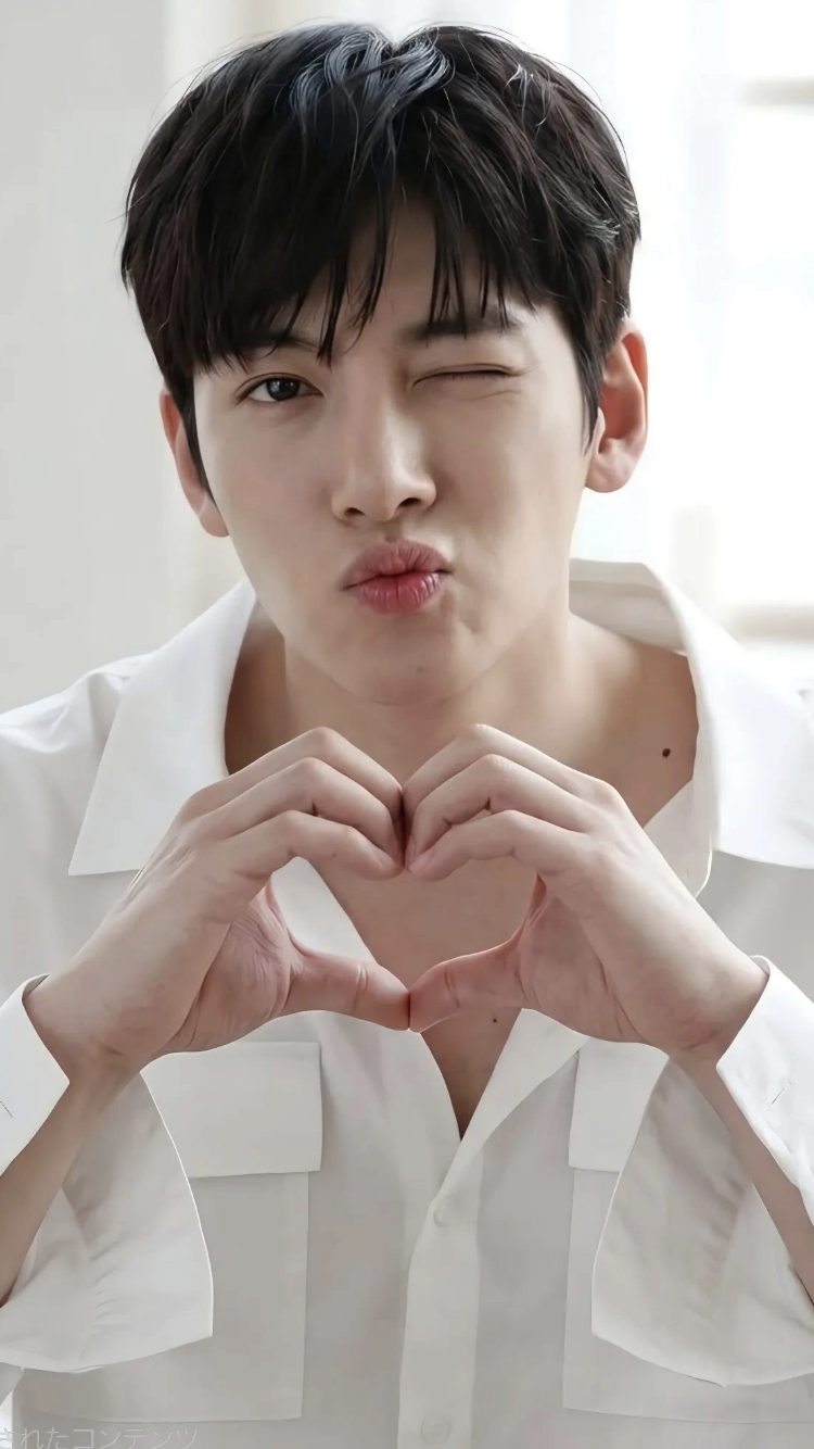 Today's popular wallpaper in Ji Changwook community