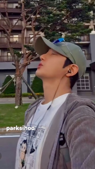 A moment captured by a fan of Park Sihoo