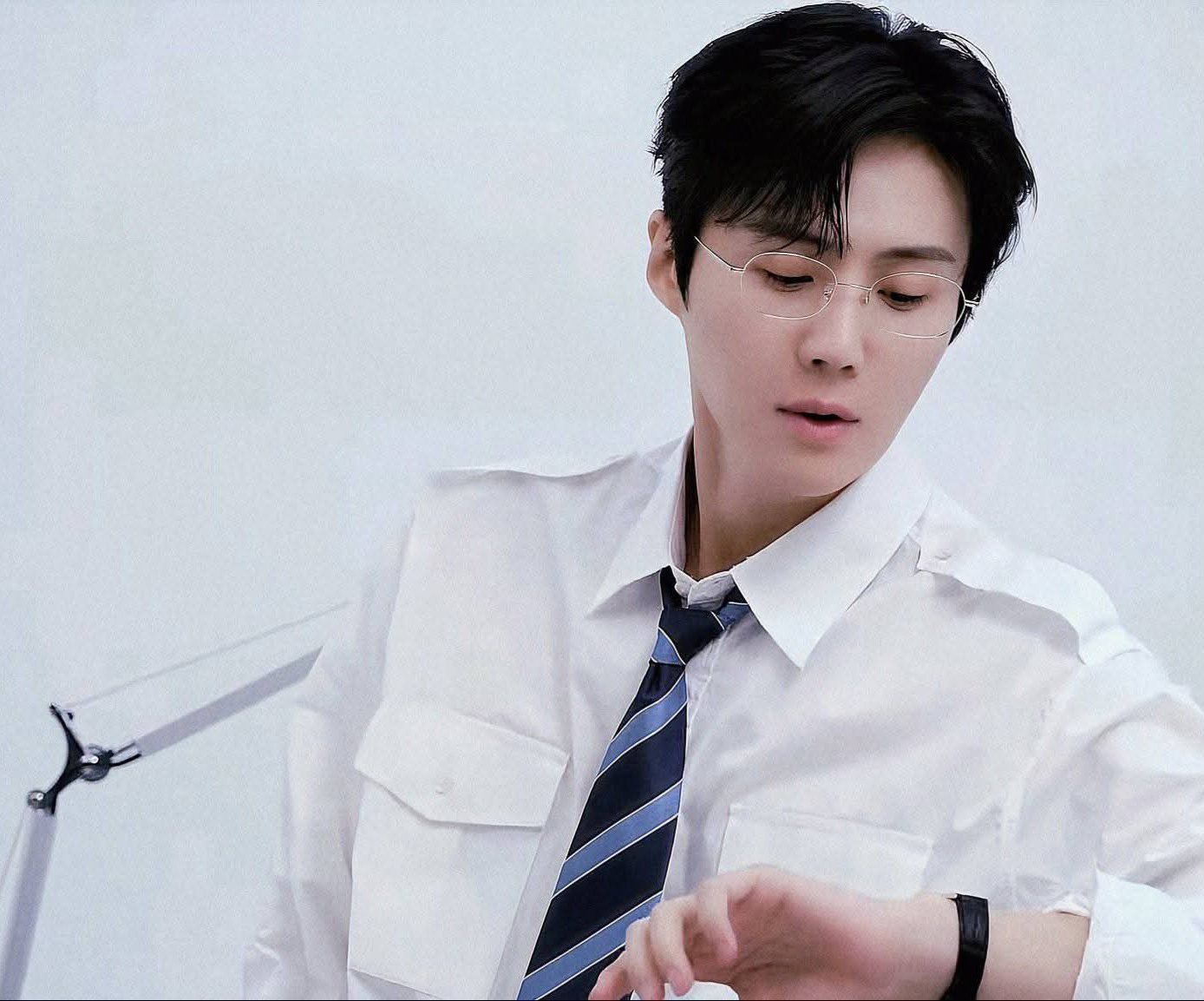 Behind-the-scenes cut of Kim Seonho