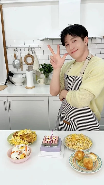 Recent activity shot of Cha Eunwoo