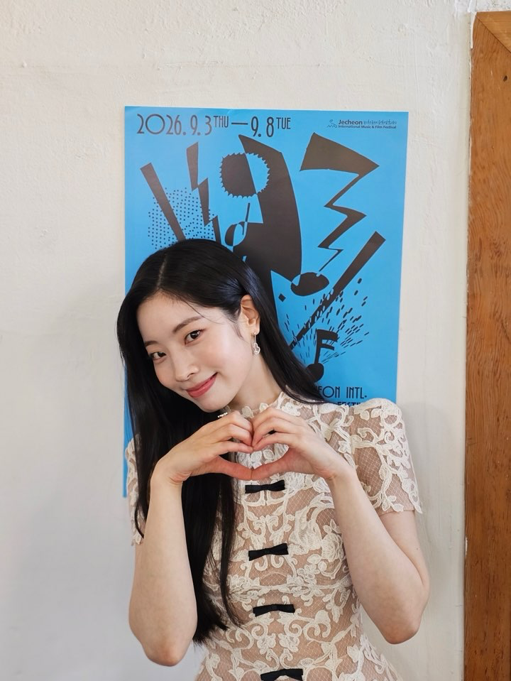 Behind-the-scenes cut of Dahyun