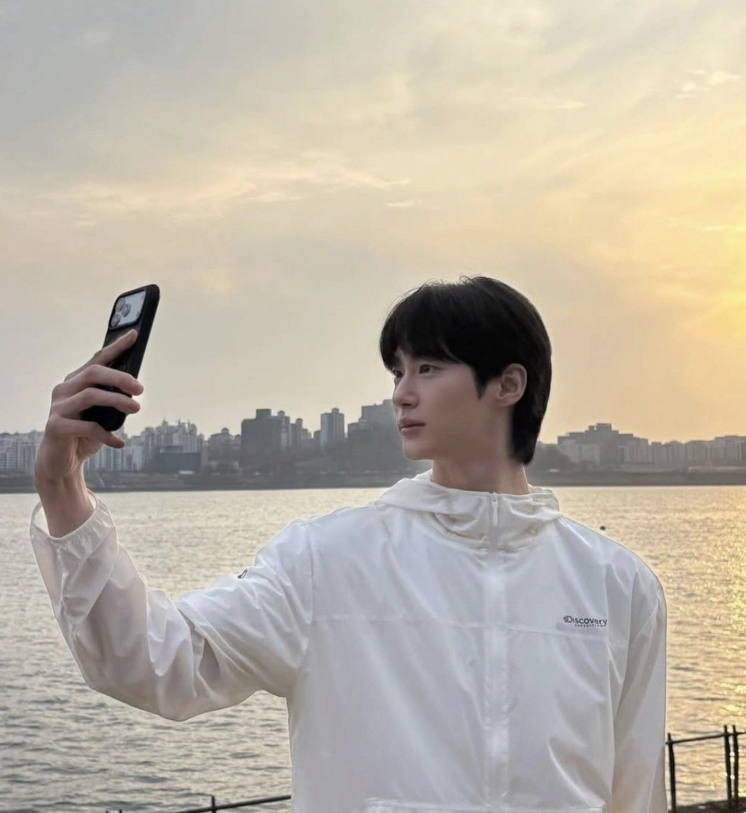 Cuplikan di balik layar dari Byeon Wooseok