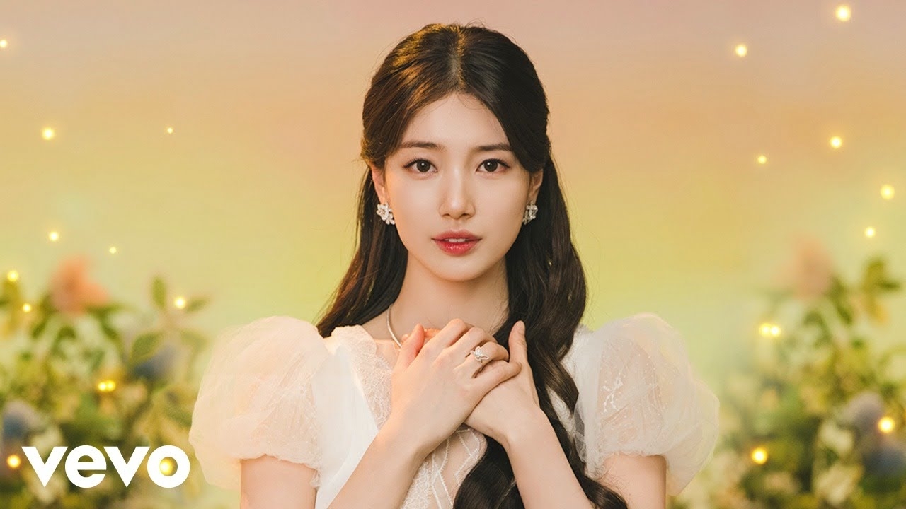 A moment captured by a fan of Bae Suzy