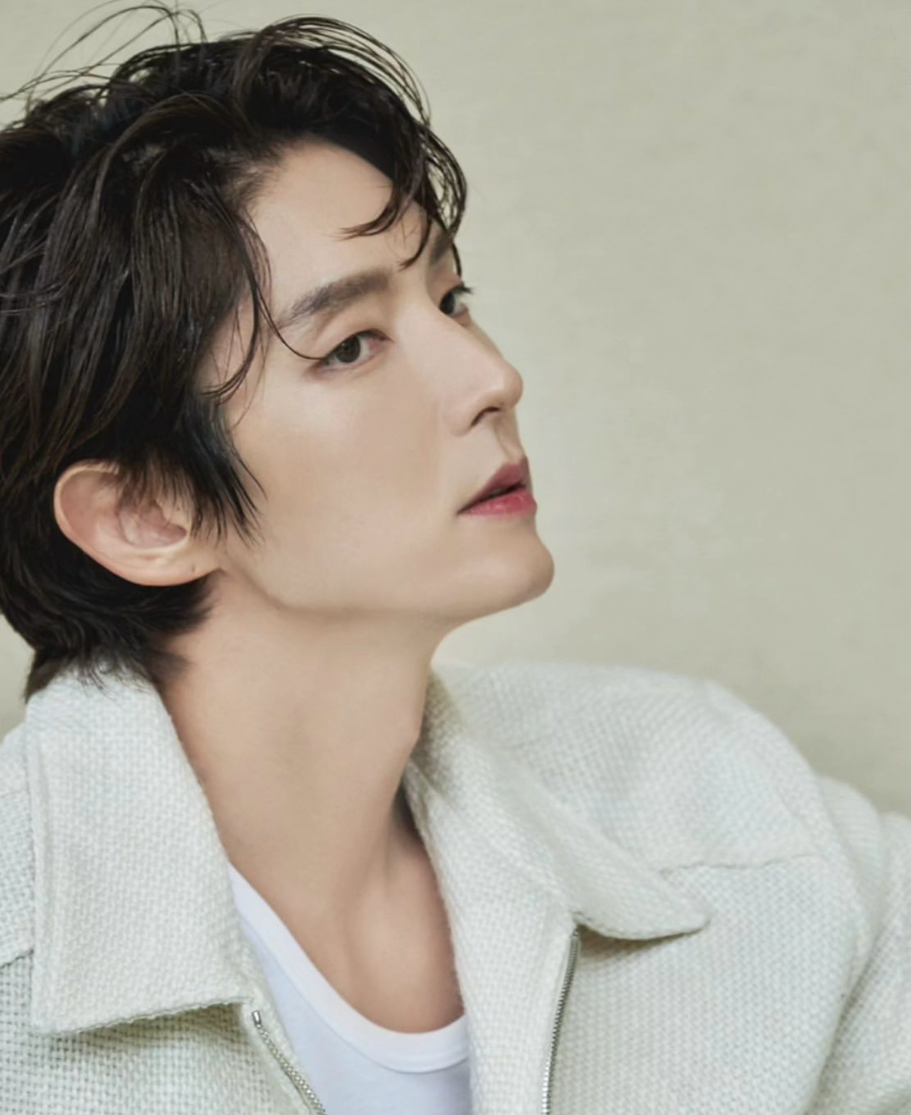Behind-the-scenes cut of Lee Joongi