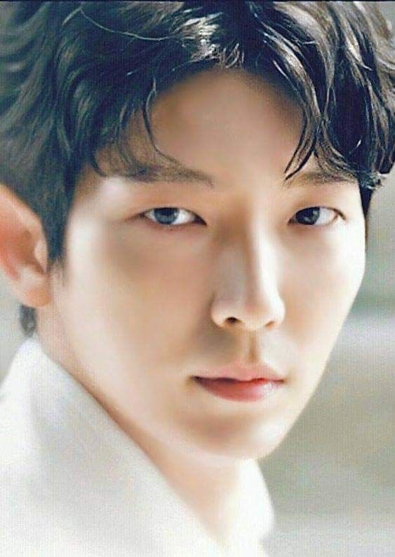 Behind-the-scenes cut of Lee Joongi