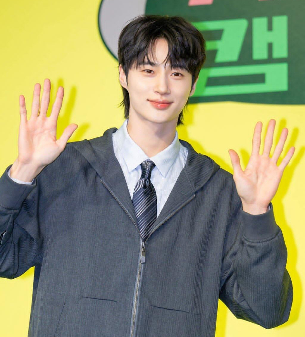 Latest photo of Byeon Wooseok