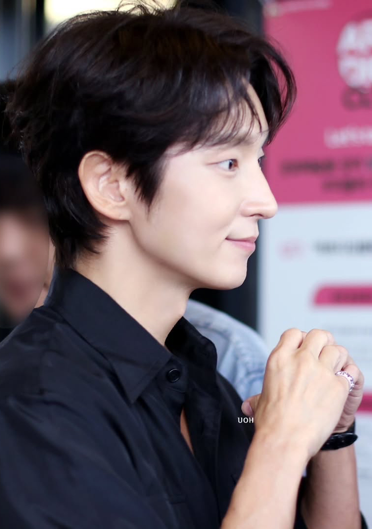 Behind-the-scenes cut of Lee Joongi