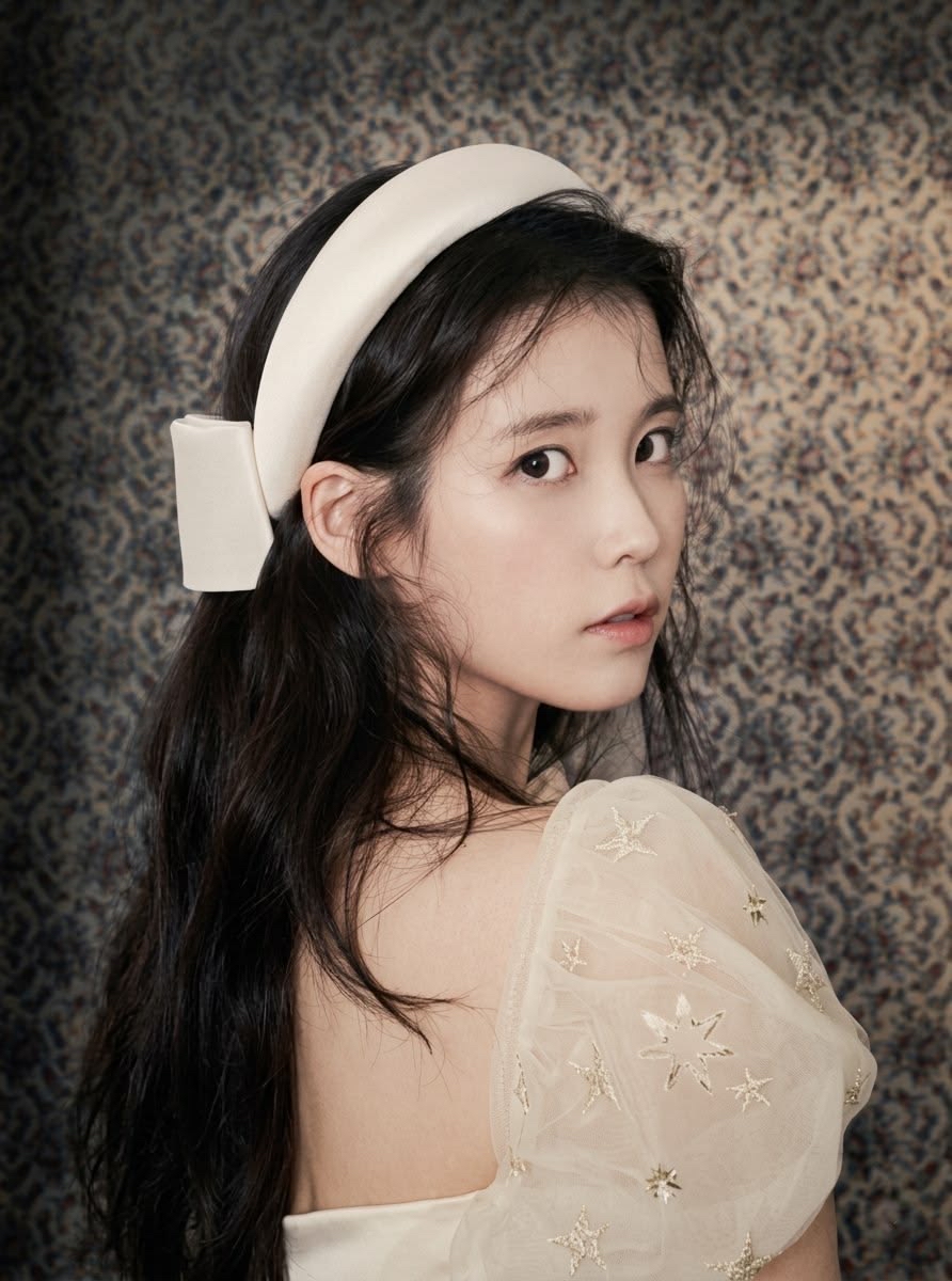 Behind-the-scenes cut of IU