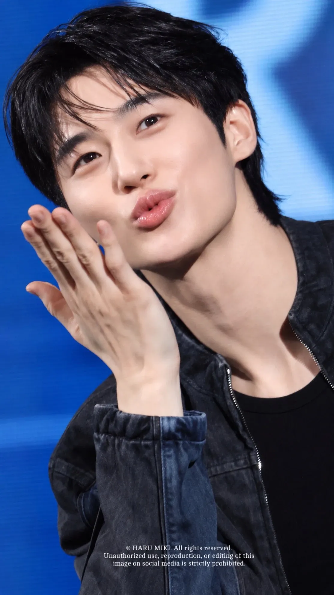 Emotional wallpaper shared by fans for Byeon Wooseok