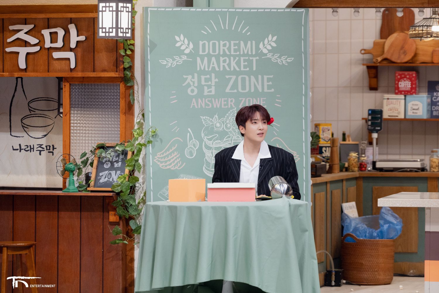 A moment captured by a fan of Hwang Yunsung