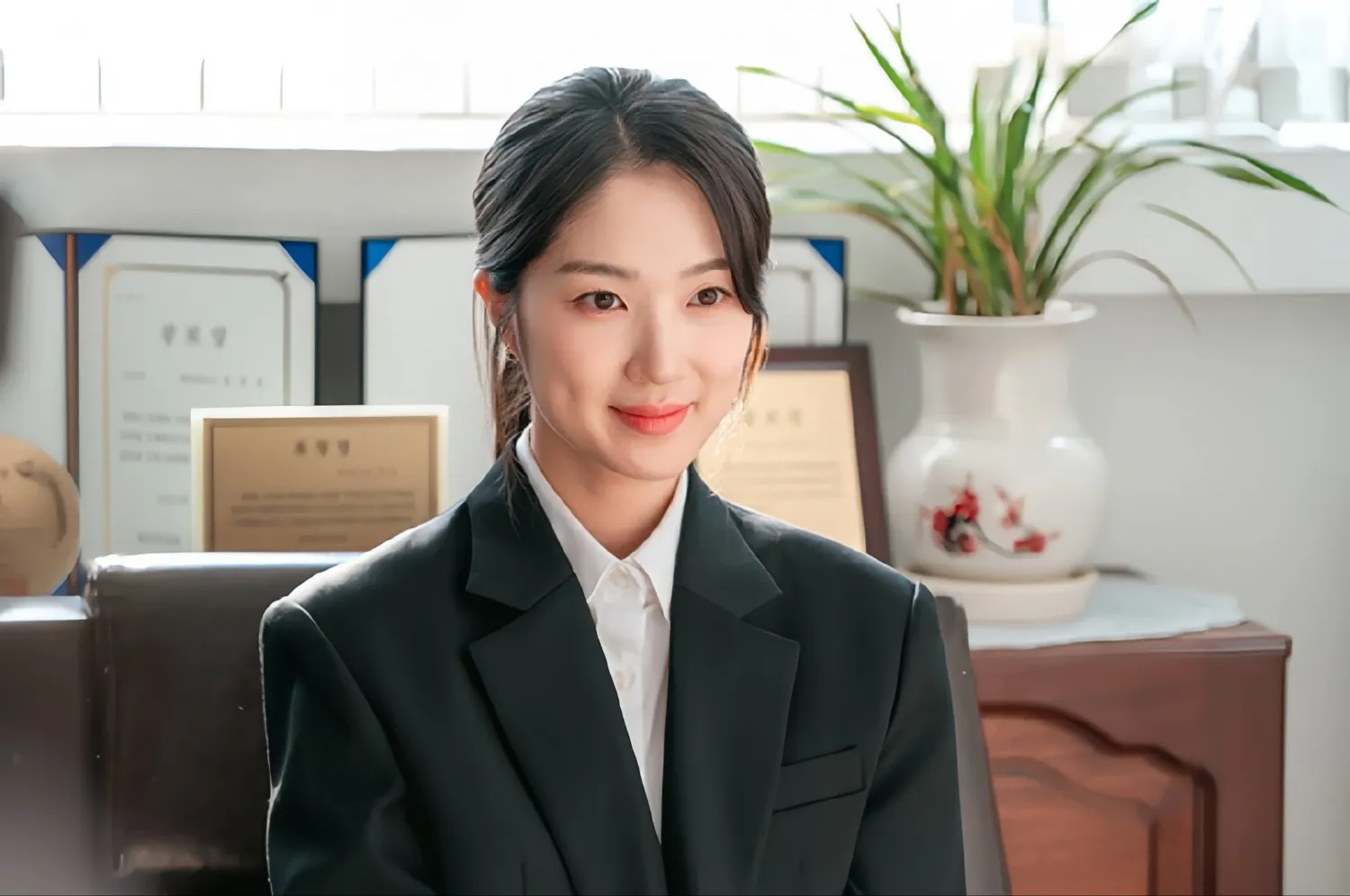 Behind-the-scenes cut of Kim Hyeyoon