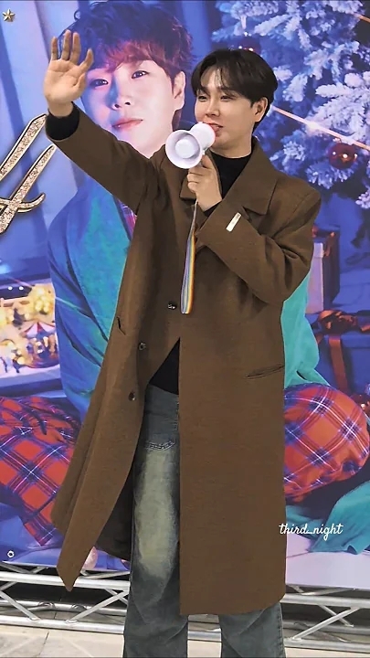 Emotional wallpaper shared by fans for Song Minjun