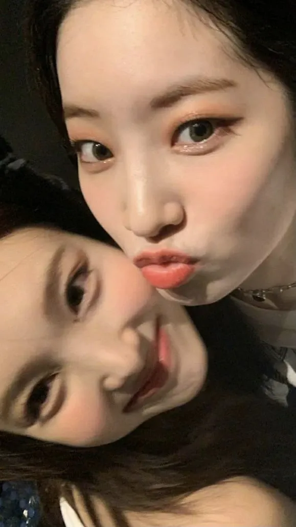 Emotional wallpaper shared by fans for Dahyun