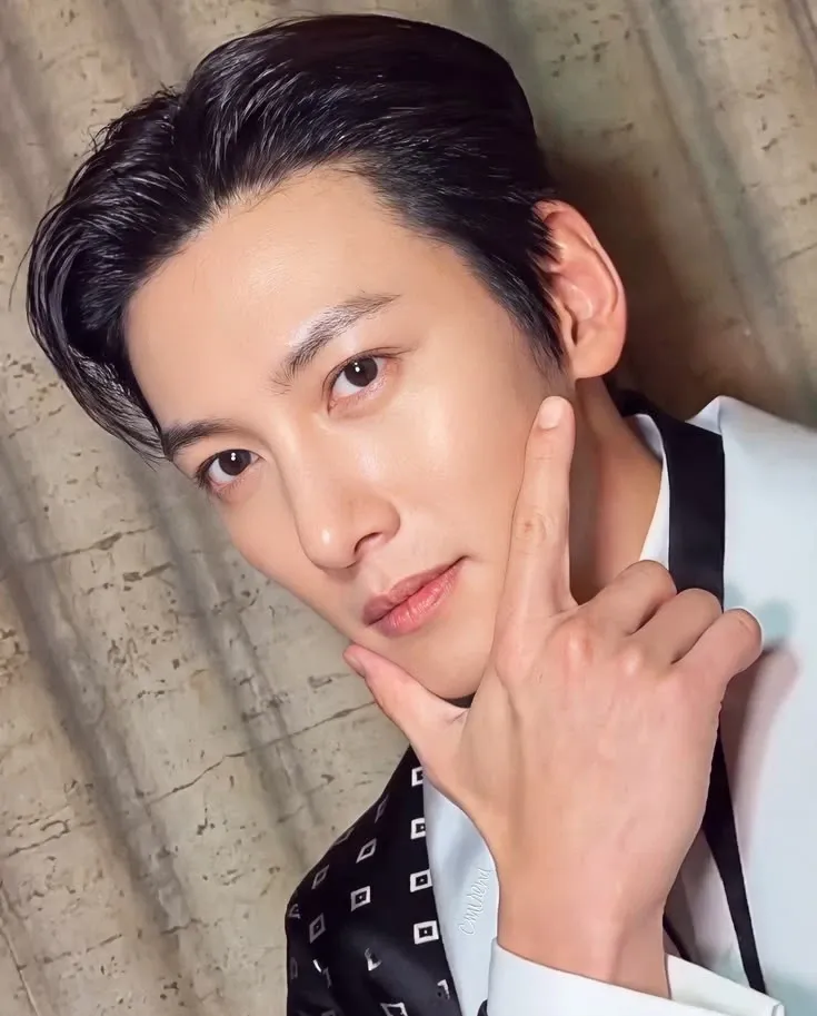 Behind-the-scenes cut of Ji Changwook