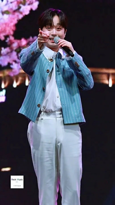 Emotional wallpaper shared by fans for Lee Chanwon