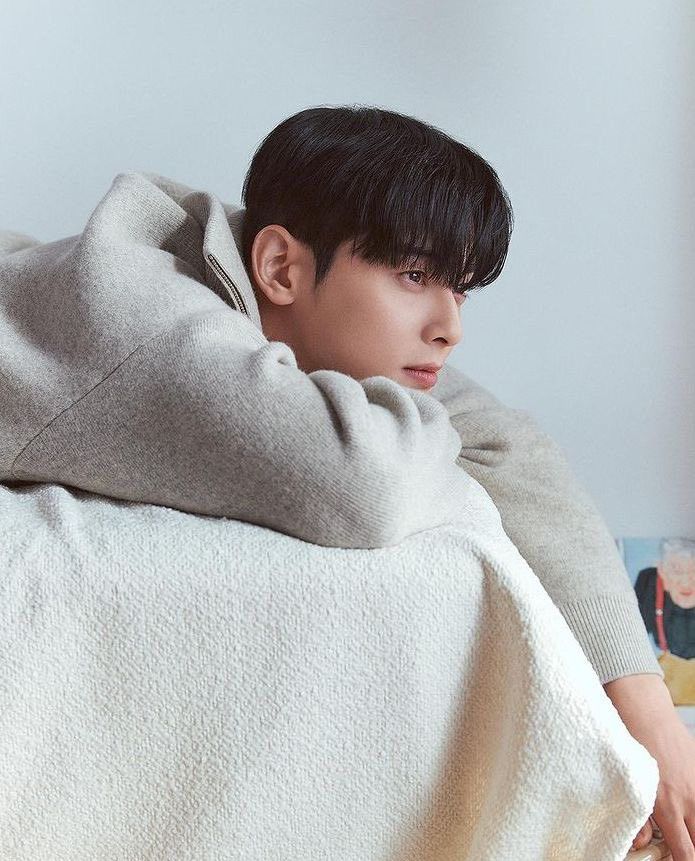 Recent activity shot of Cha Eunwoo