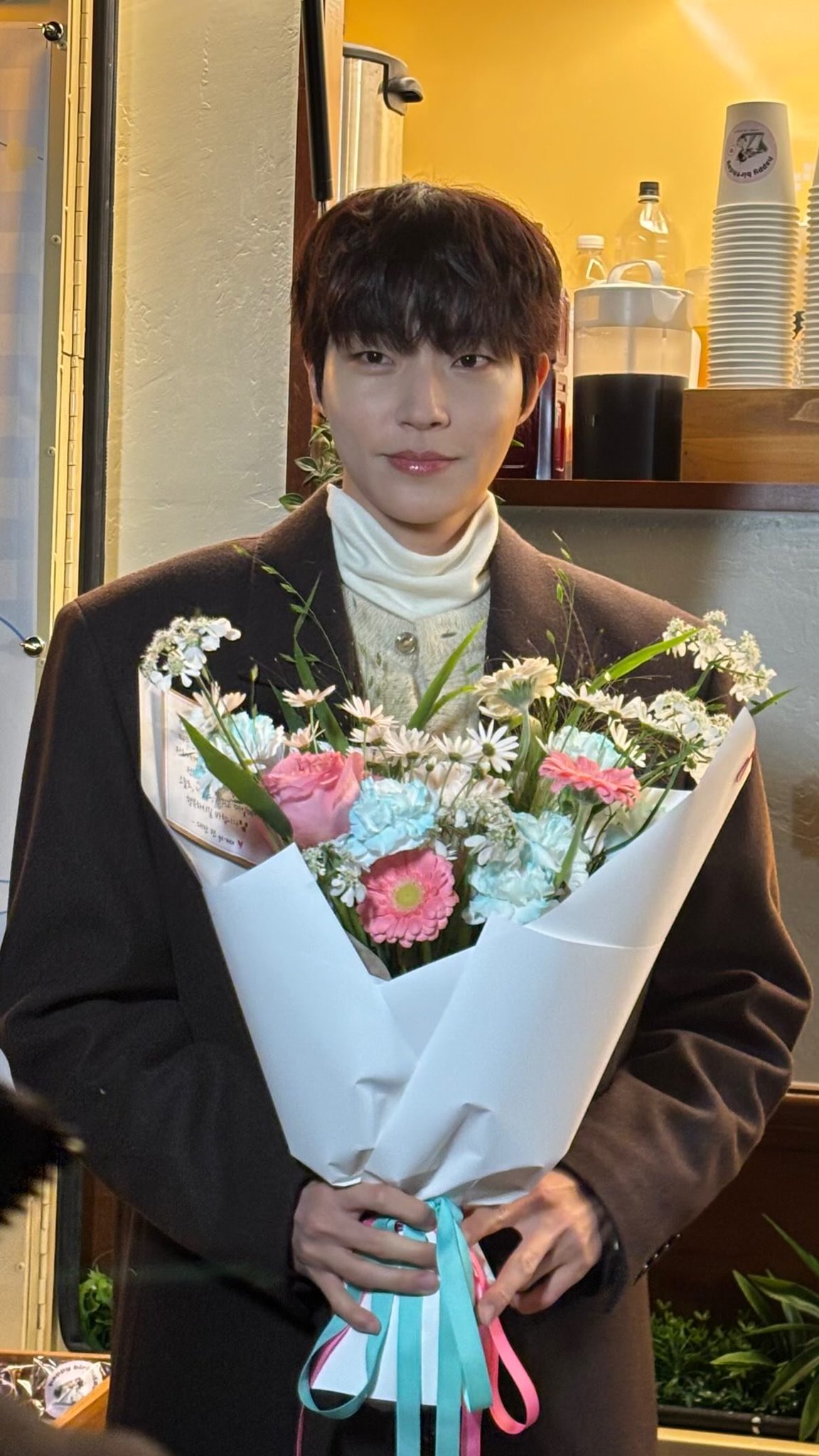 Momen yang diabadikan oleh penggemar Hwang Inyoup