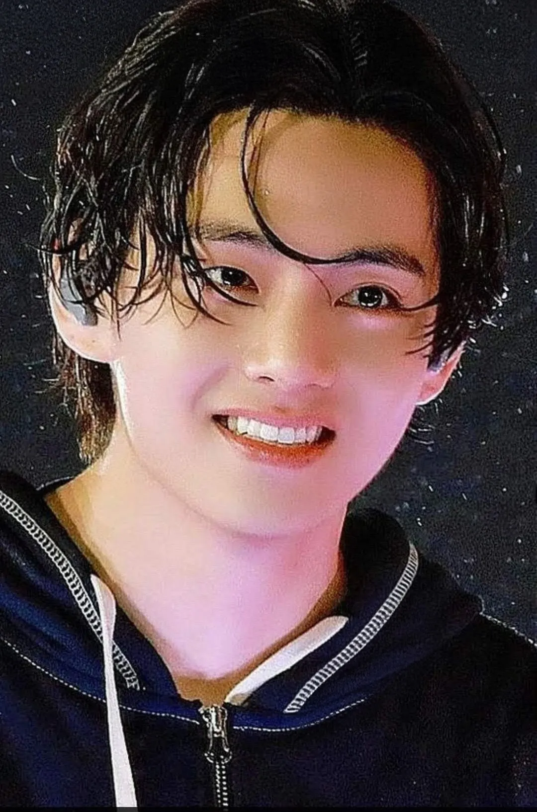 Recent activity shot of Kim Taehyung (V)