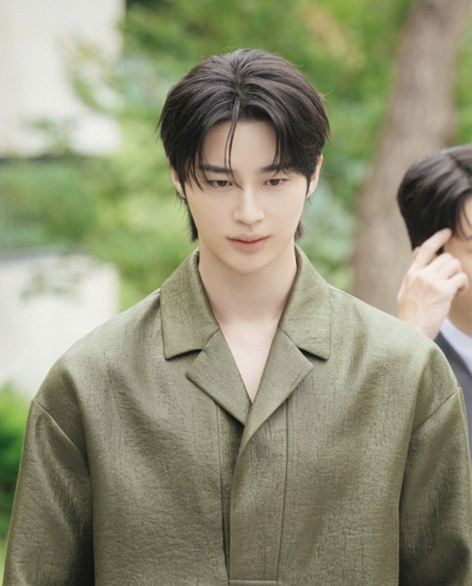 Recent activity shot of Byeon Wooseok