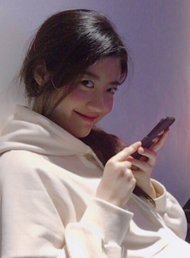 Behind-the-scenes cut of Nam Jihyeon