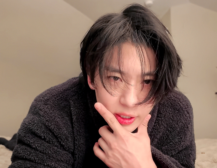 Behind-the-scenes cut of Dex