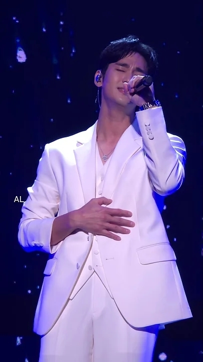 Behind-the-scenes cut of Kim Soohyun