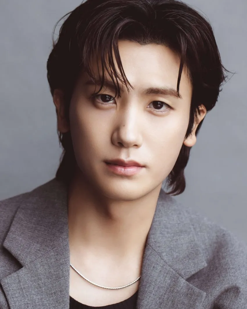 A moment captured by a fan of Park Hyungsik