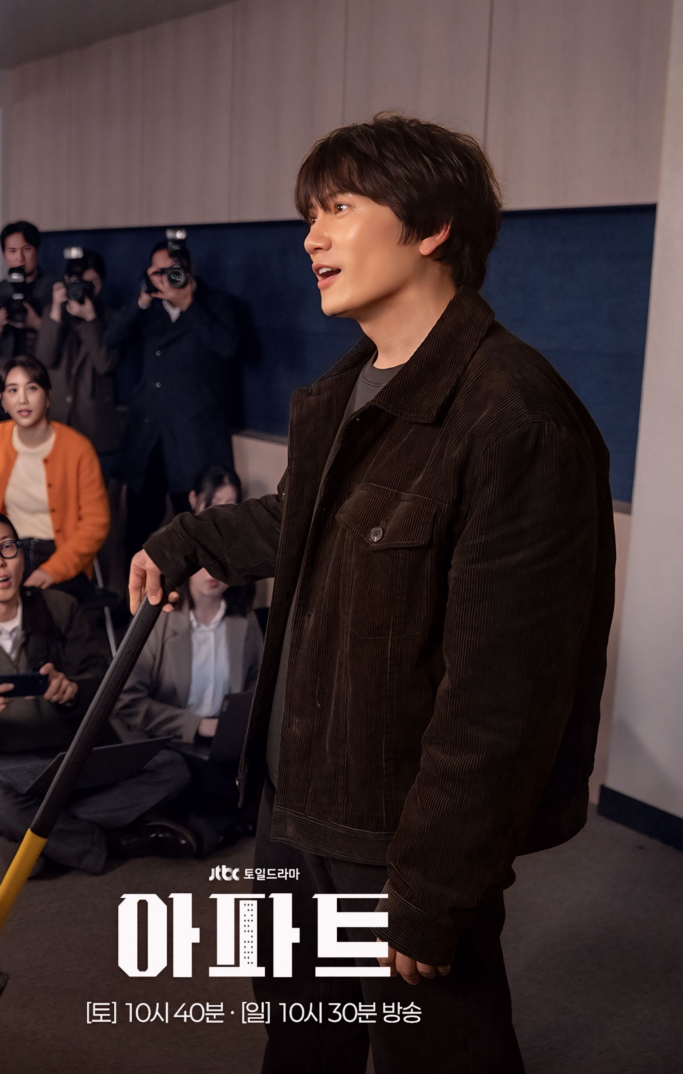 Behind-the-scenes cut of Ji Sung