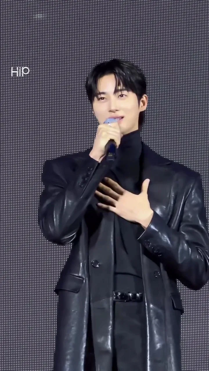 Today's popular wallpaper in Byeon Wooseok community