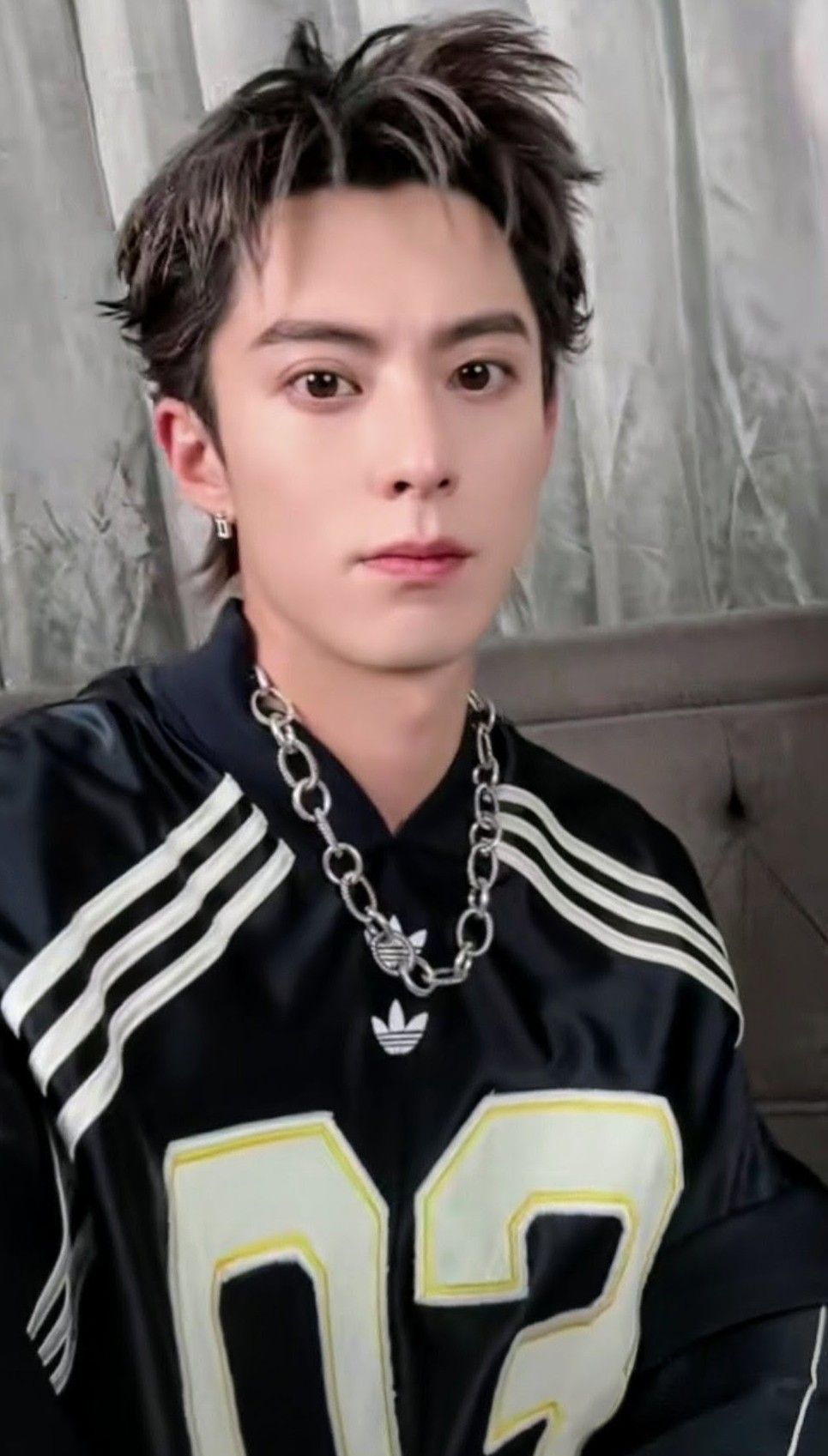 王鹤棣社区今日人气壁纸