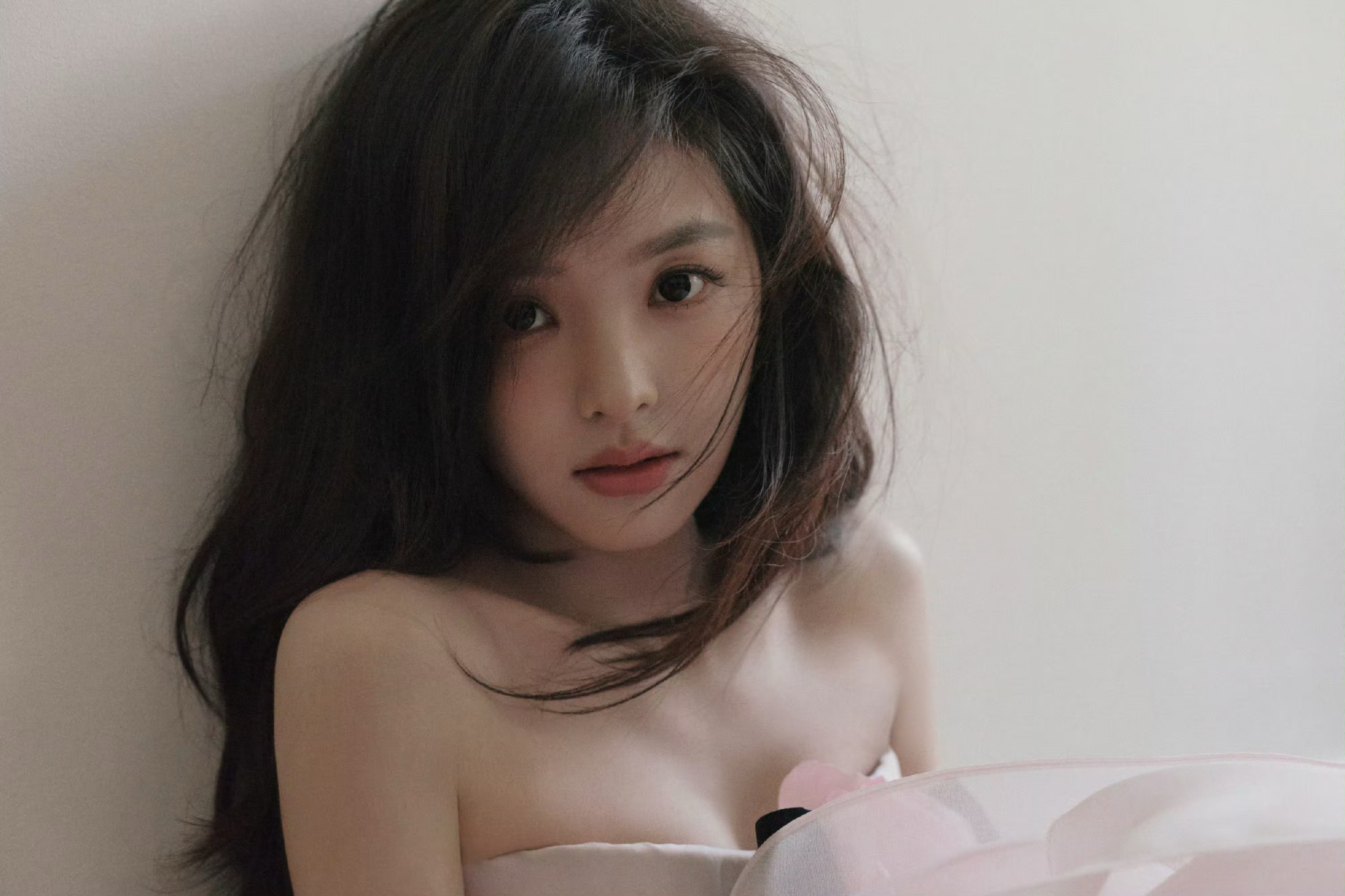 Behind-the-scenes cut of Zhang Ruonan