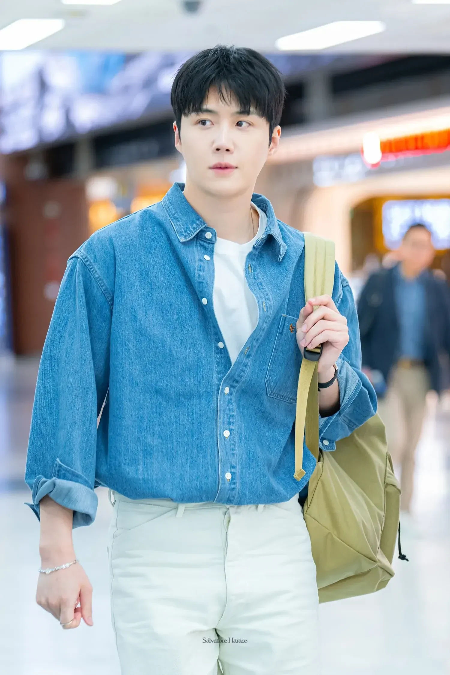 Behind-the-scenes cut of Kim Seonho