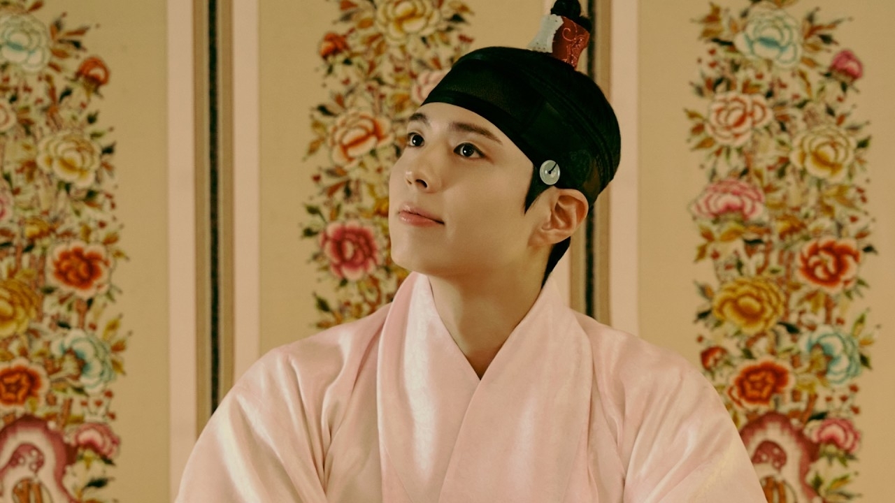 Recent activity shot of Park Bogum