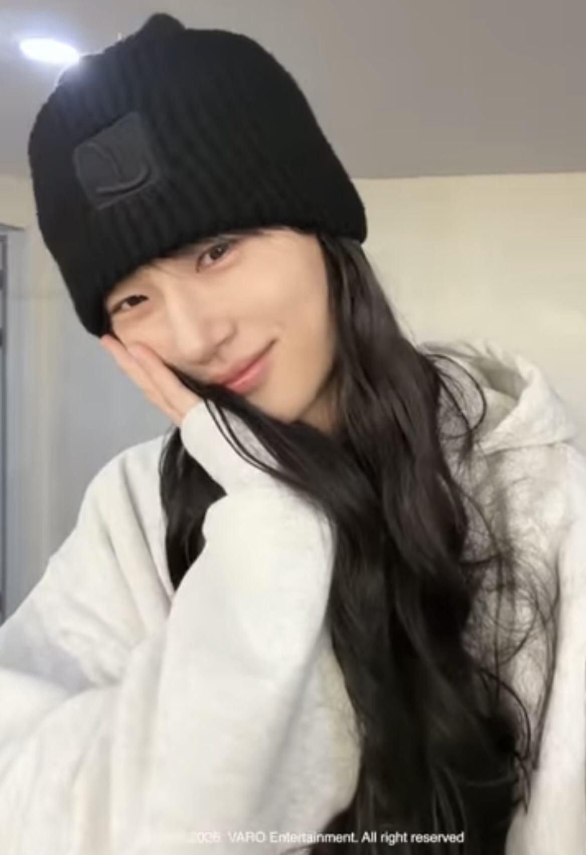 Behind-the-scenes cut of Byeon Wooseok