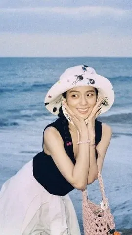 Latest photo of Jisoo (1995)