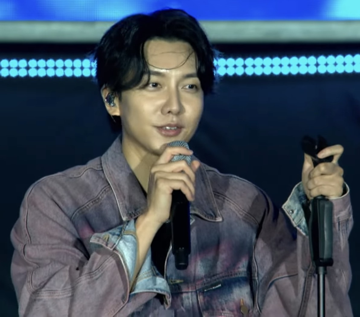 Momen yang diabadikan oleh penggemar Lee Seunggi