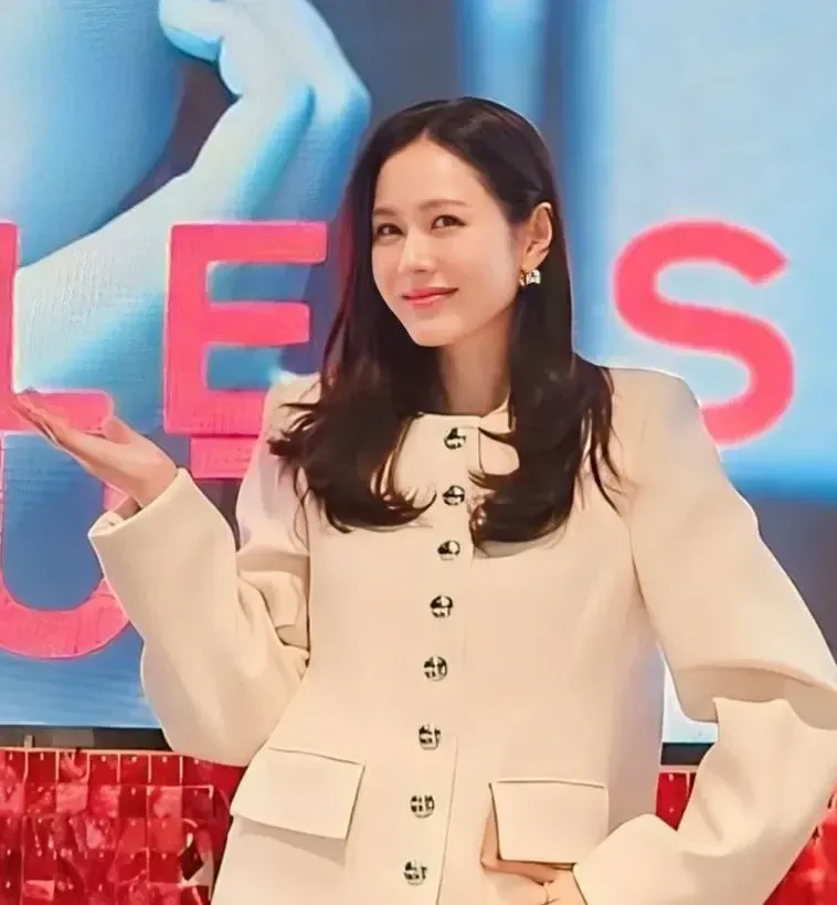 Foto terbaru dari Son Yejin