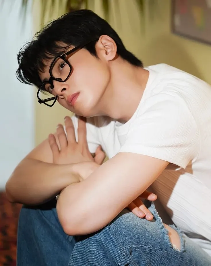 Latest photo of Cha Eunwoo