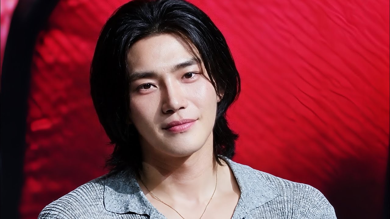 Behind-the-scenes cut of Kim Jaeyoung