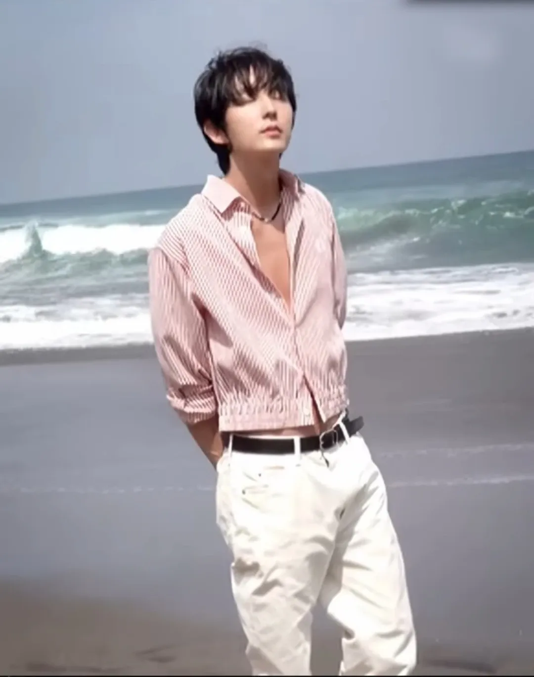 Behind-the-scenes cut of Lee Joongi