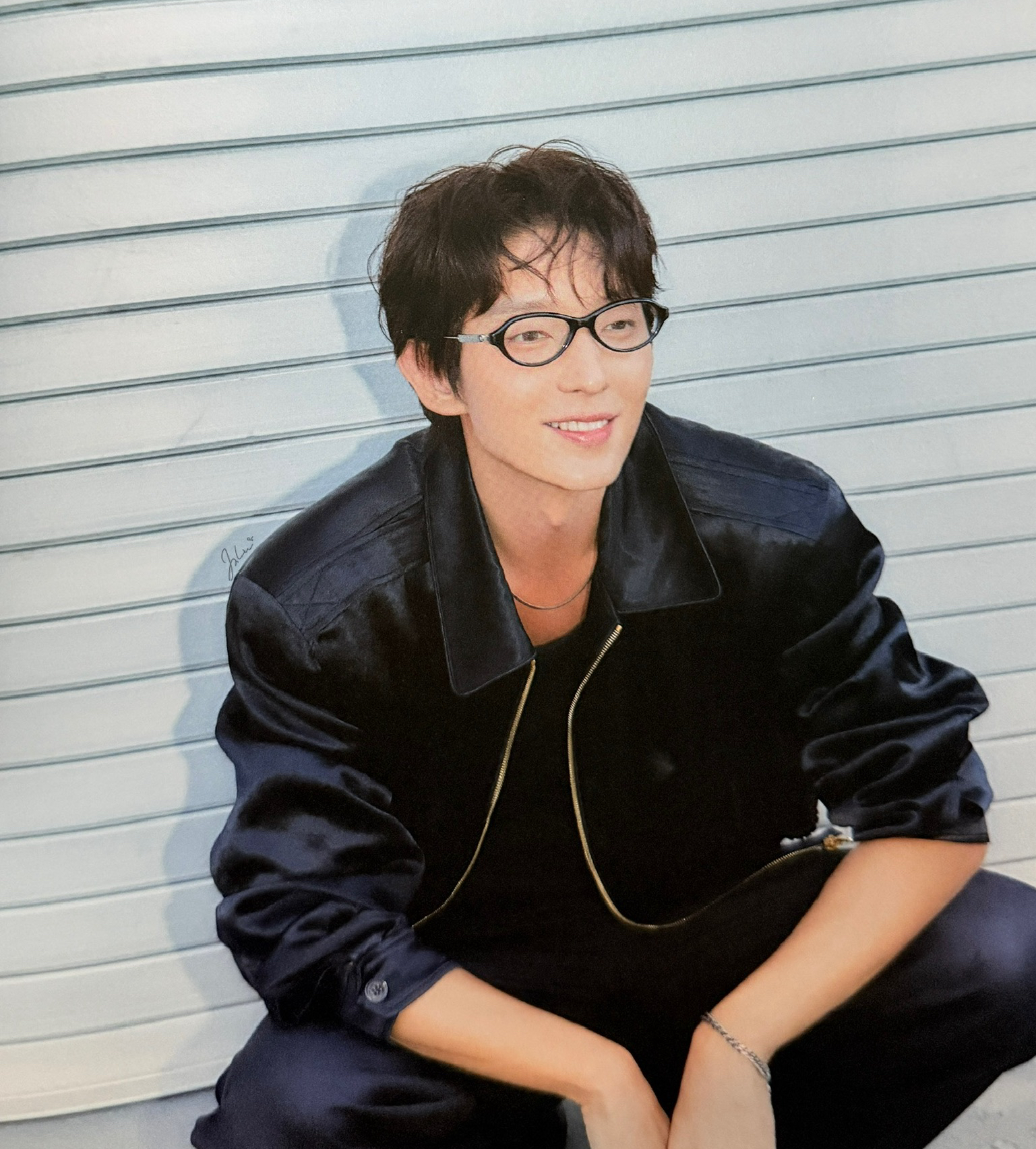 Behind-the-scenes cut of Lee Joongi