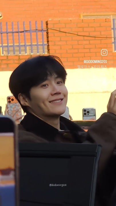 김선호 커뮤니티에서 인기있는 오늘의 배경화면