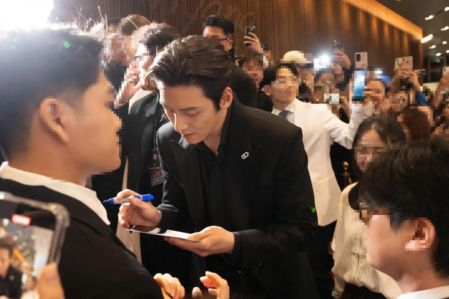 Behind-the-scenes cut of Ji Changwook