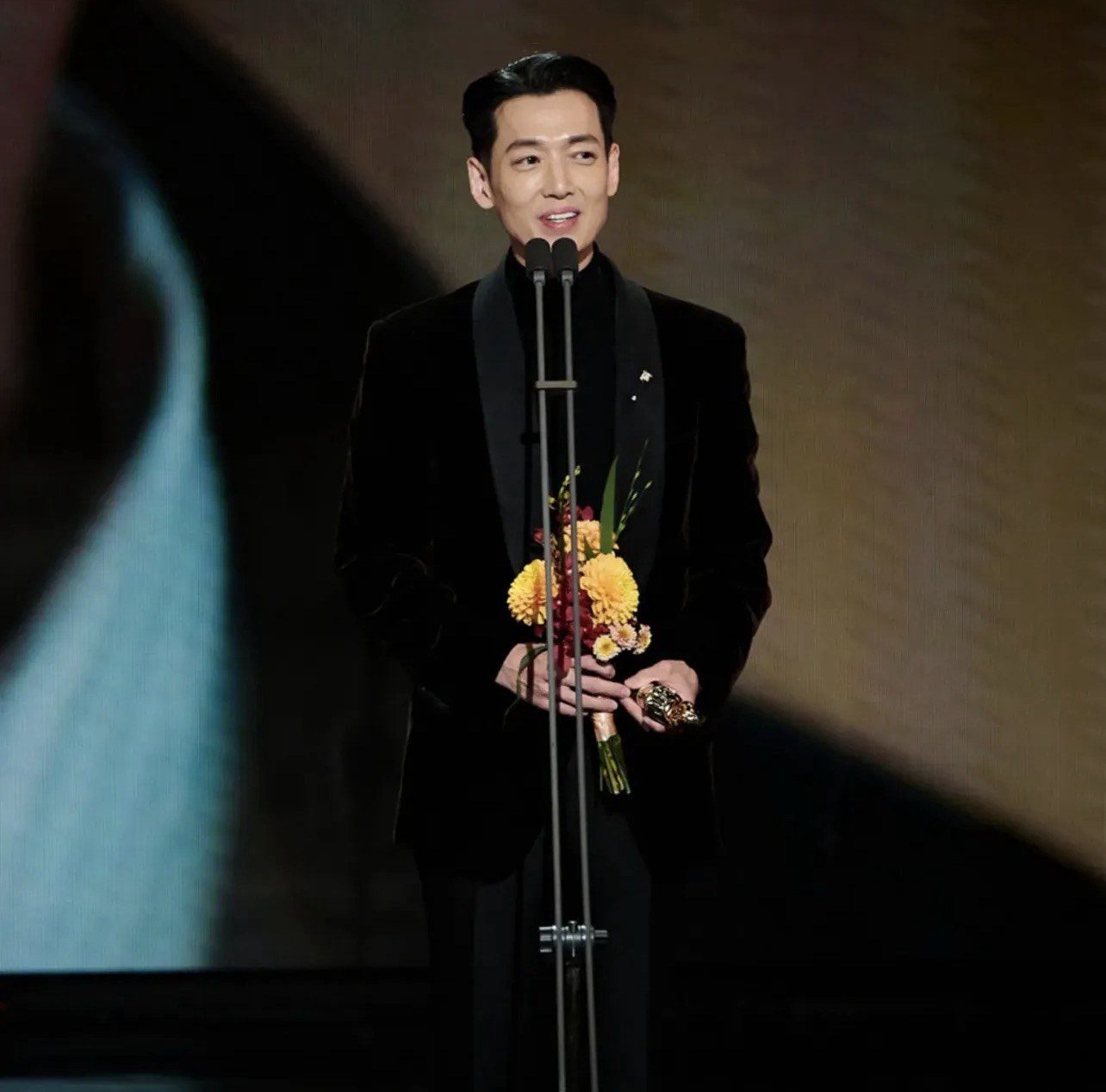 Recent activity shot of Jung Kyungho