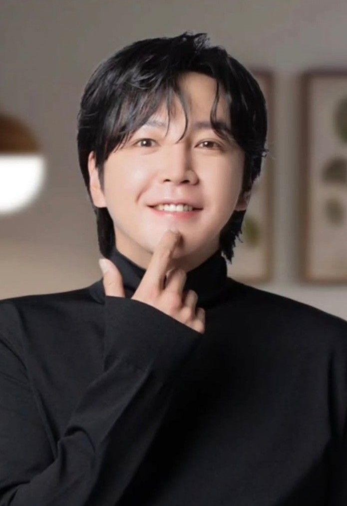 Latest photo of Jang Geunsuk