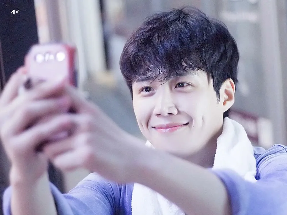 Behind-the-scenes cut of Kim Seonho