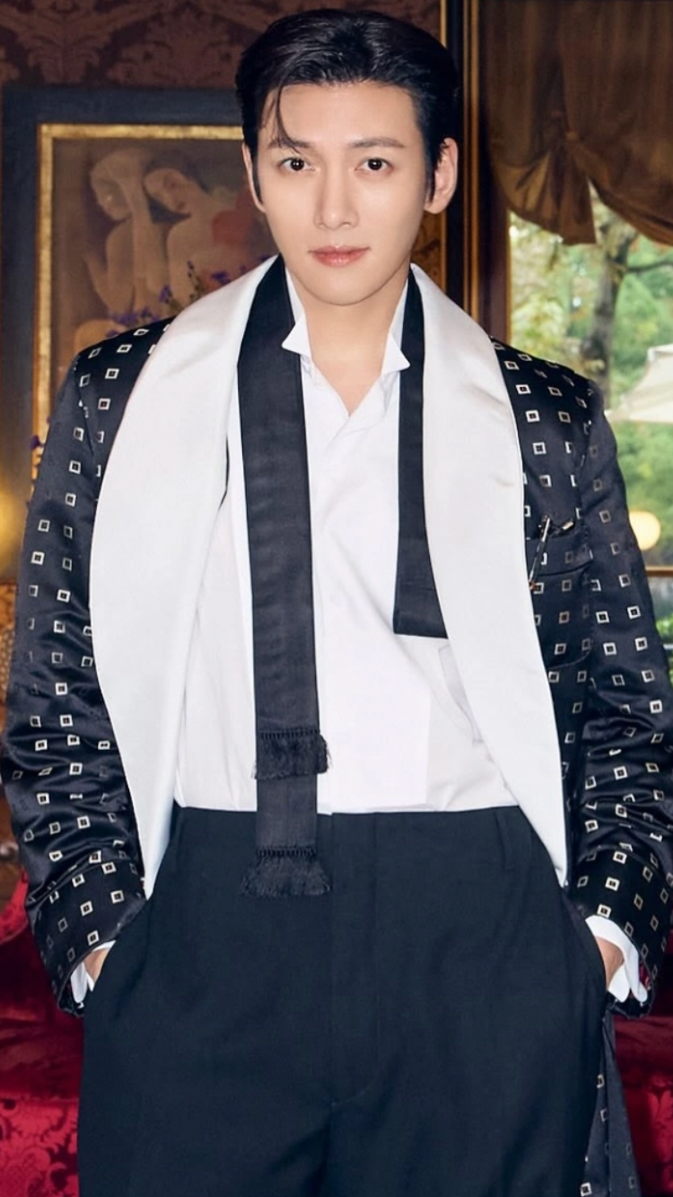 Recent activity shot of Ji Changwook